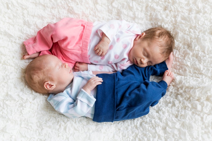 newborn twin photography ideas