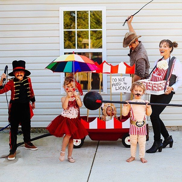 Family of 6 Circus Troupe Halloween Costumes 