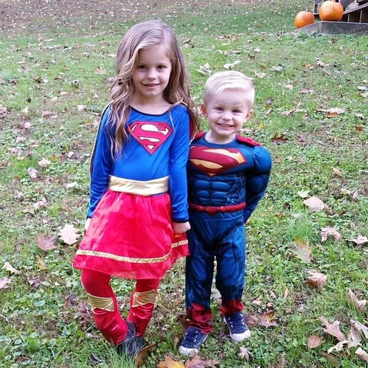 Siblings Halloween costumes - Superman and Supergirl