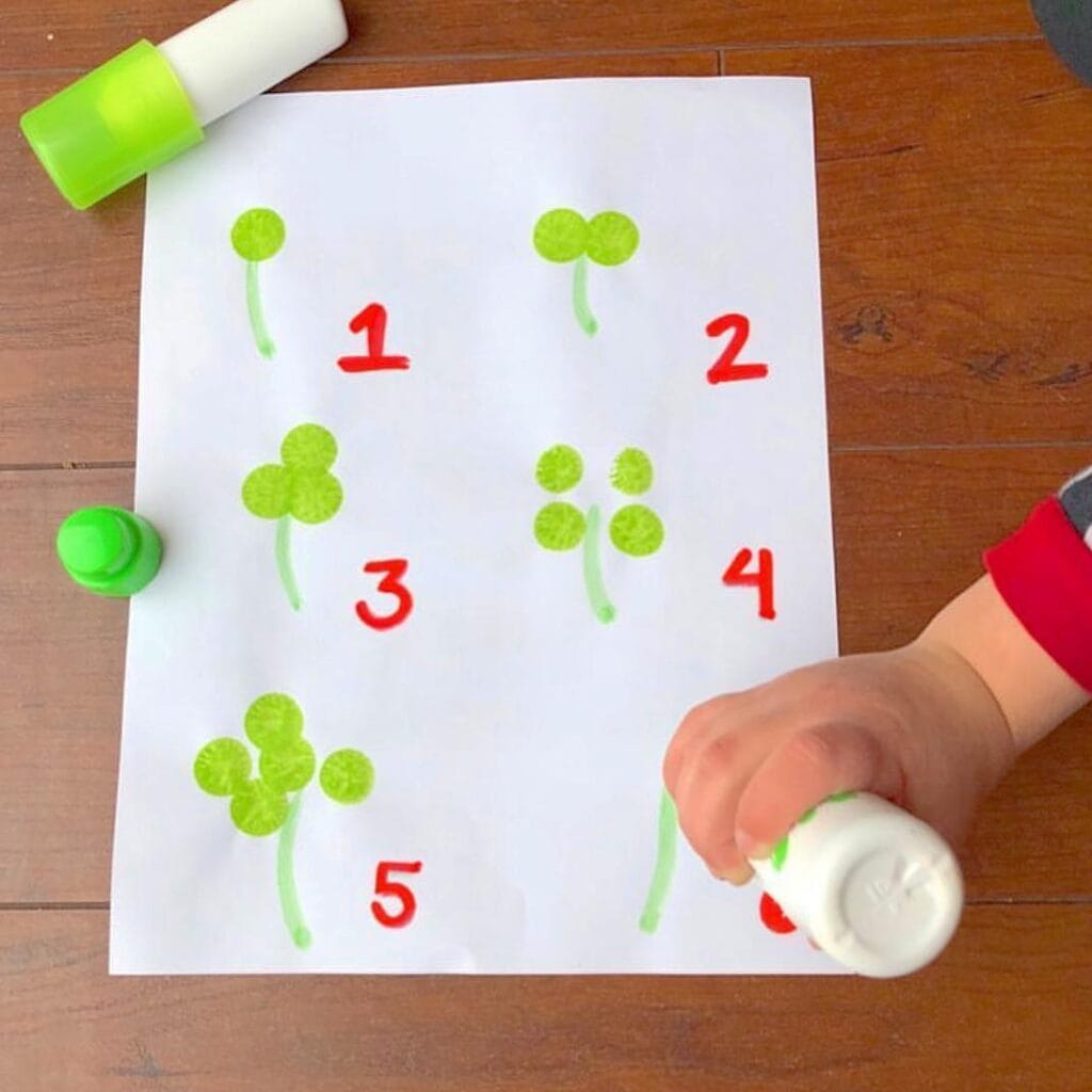 St. Patrick's Day counting clover leaves craft for kids