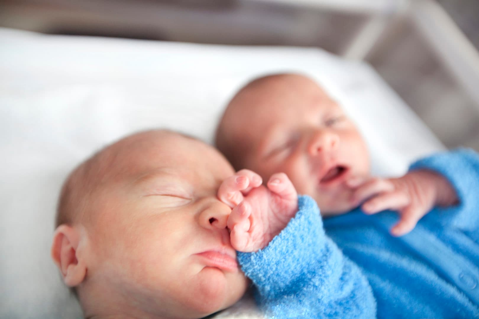 9 do’s and don’ts of caring for twin babies