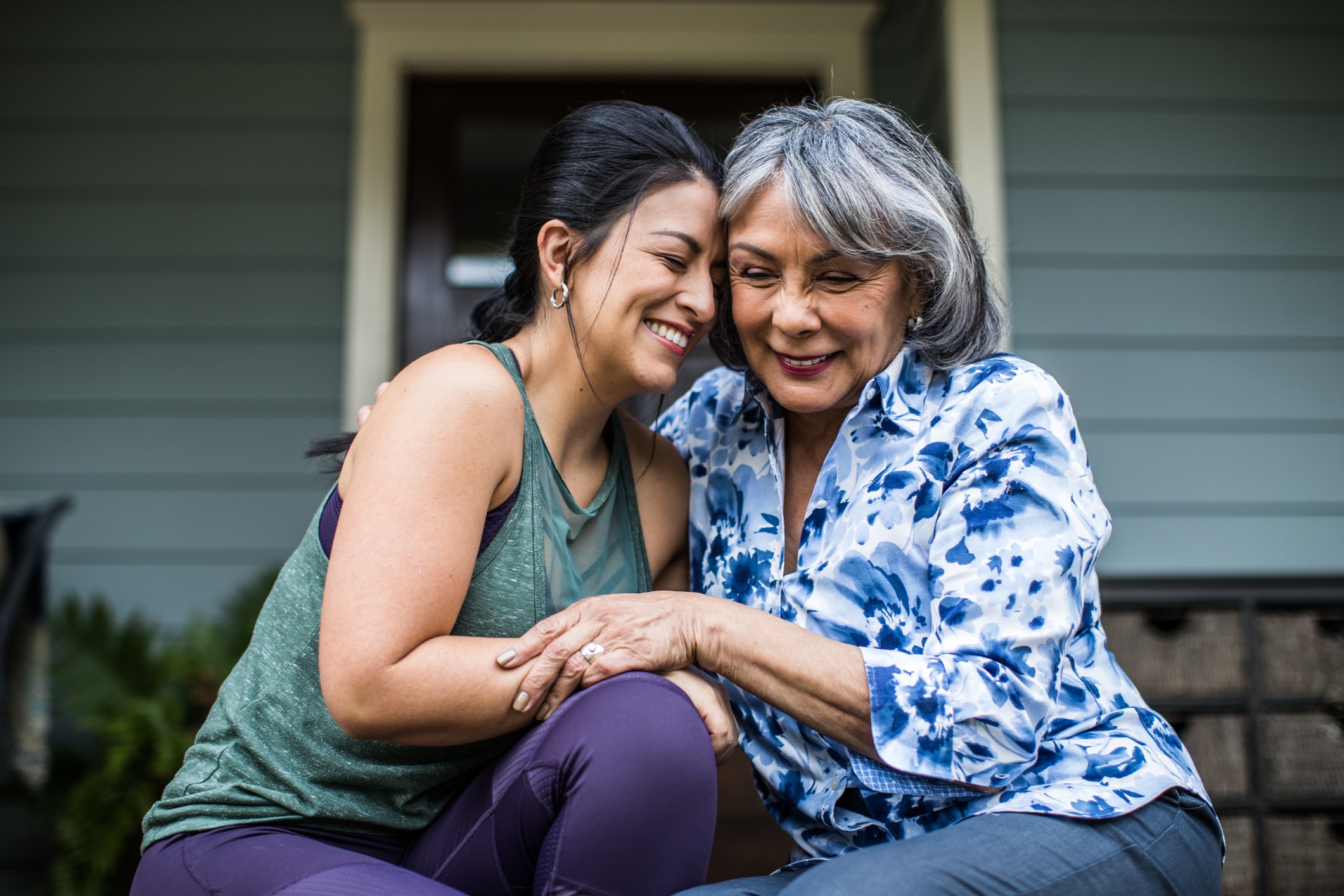 Nine tips for aged caregivers to ease communication with families