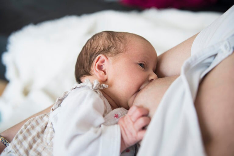 6 signs your breastfeeding baby is getting enough milk