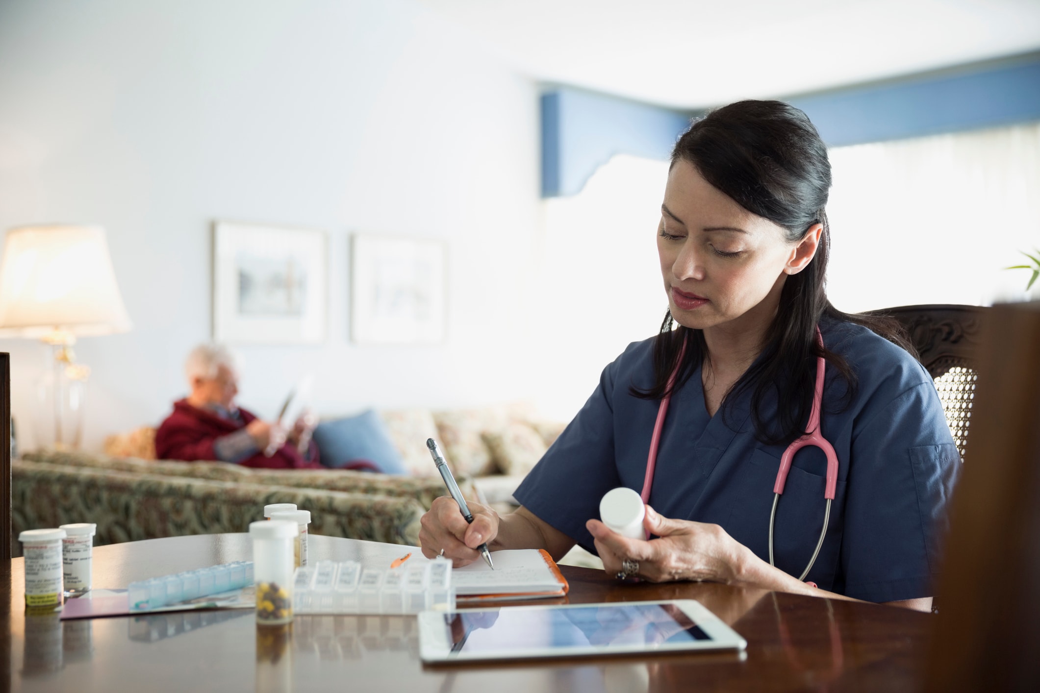 How to become a home health nurse: Training, pay and job outlook