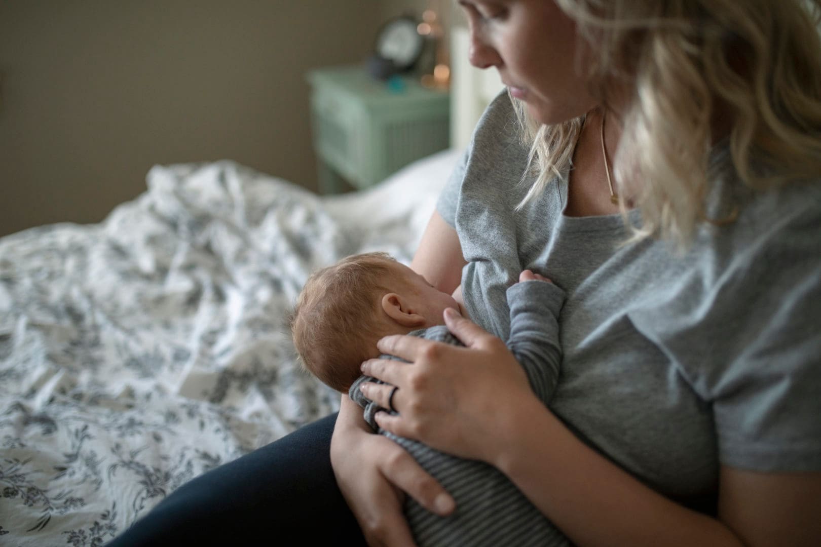 Feeding ‘morning’ breast milk at night might hurt babies’ sleep