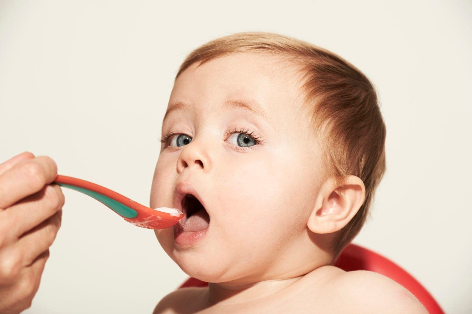 Stage 1 baby food: How to know when to start solids