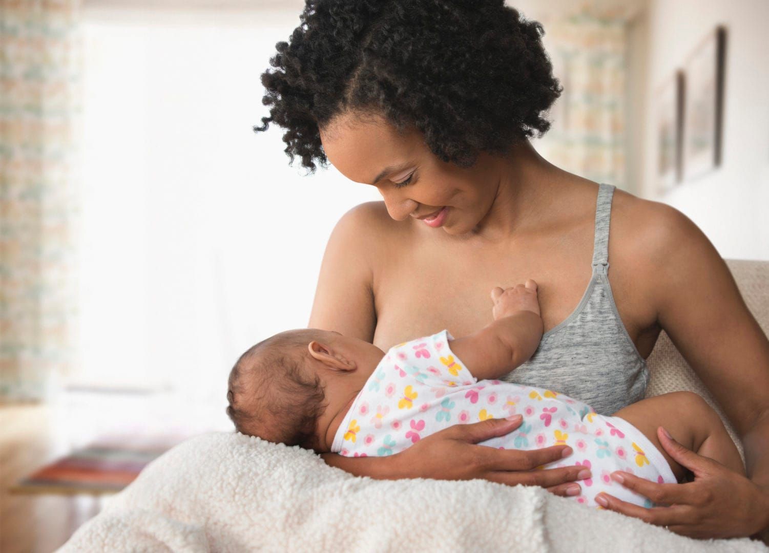 The pros and cons of breastfeeding for every new mom to consider