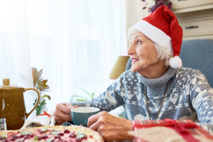 7 Tips for Elderly People Who Are Alone for The Holidays