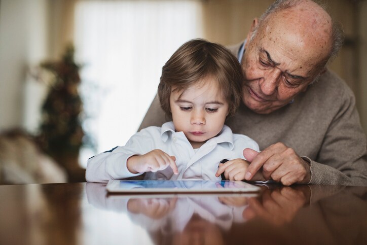 A Drug-Free Mood-Booster for Those with Dementia