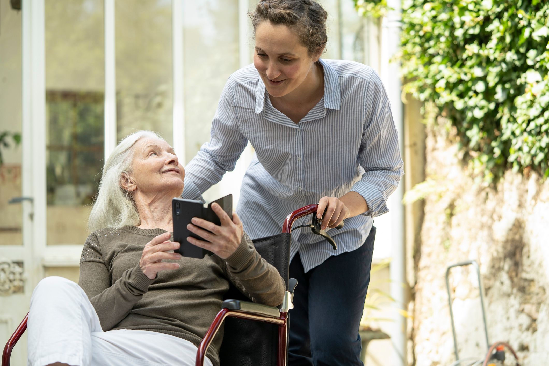 Elderly care contracts: Why you need one and what to include in it