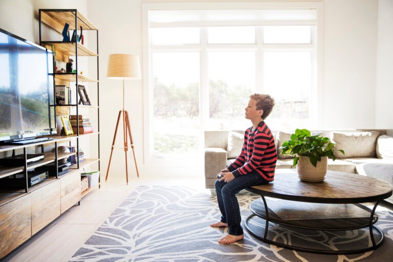 At what age can kids stay home alone? Here's what experts say