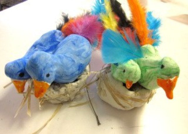These DIY mom and baby bird nests are a Mother’s Day gift that kids can make