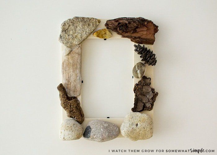 This nature walk picture frame makes a cool nature crafts for kids.