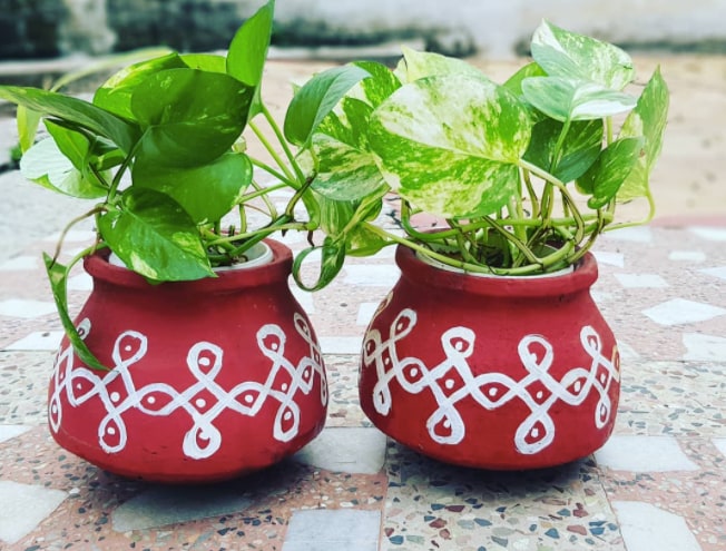 These DIY painted flower pots are a Mother’s Day gift that kids can make