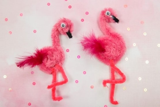 These pipe cleaner flamingos make a fun summer craft activity for kids