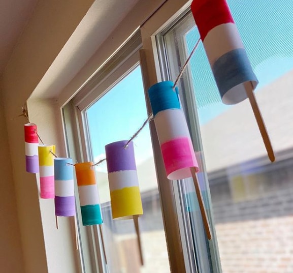 This popsicle banner makes a fun summer craft activity for kids