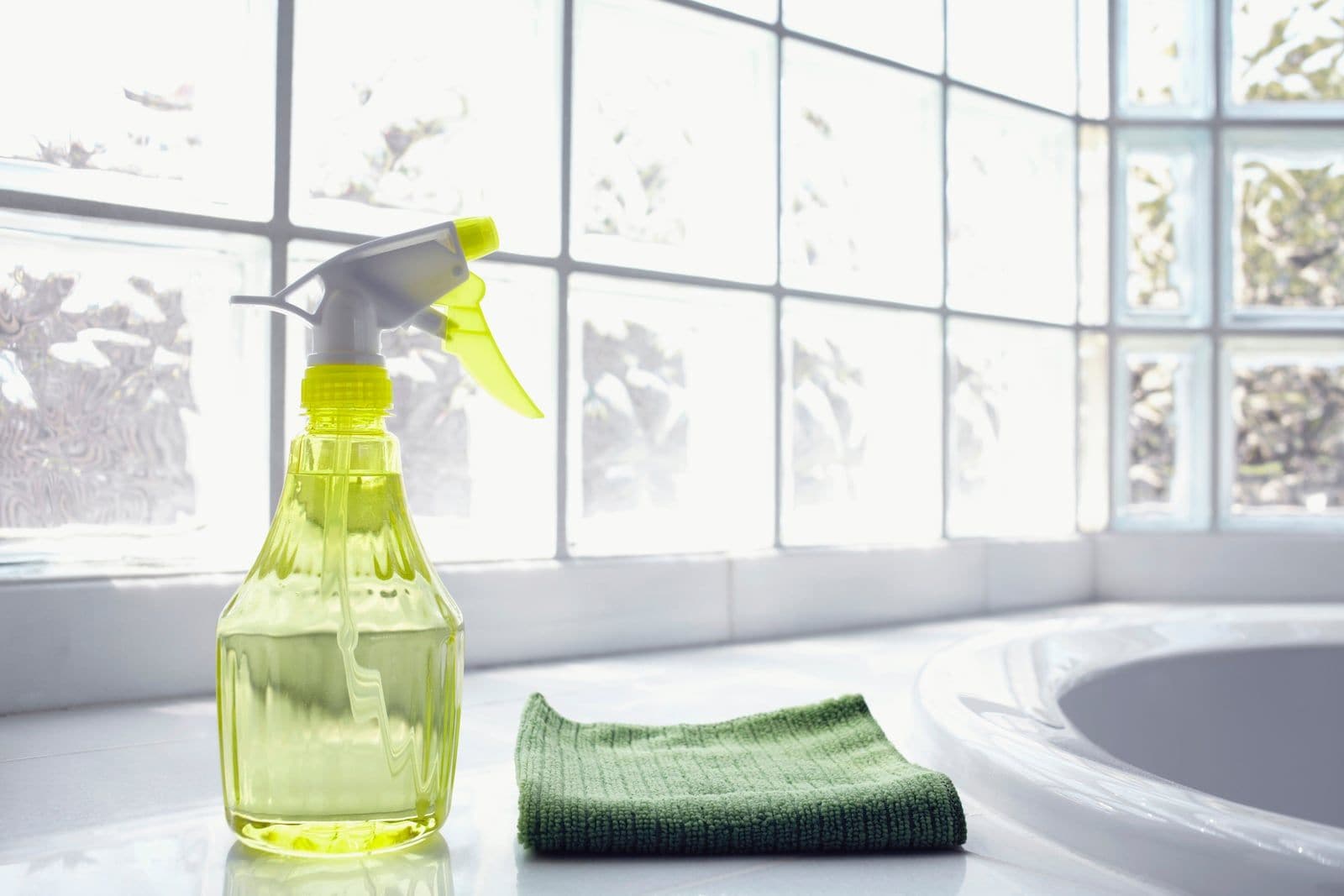 16 ideas for using vinegar to clean