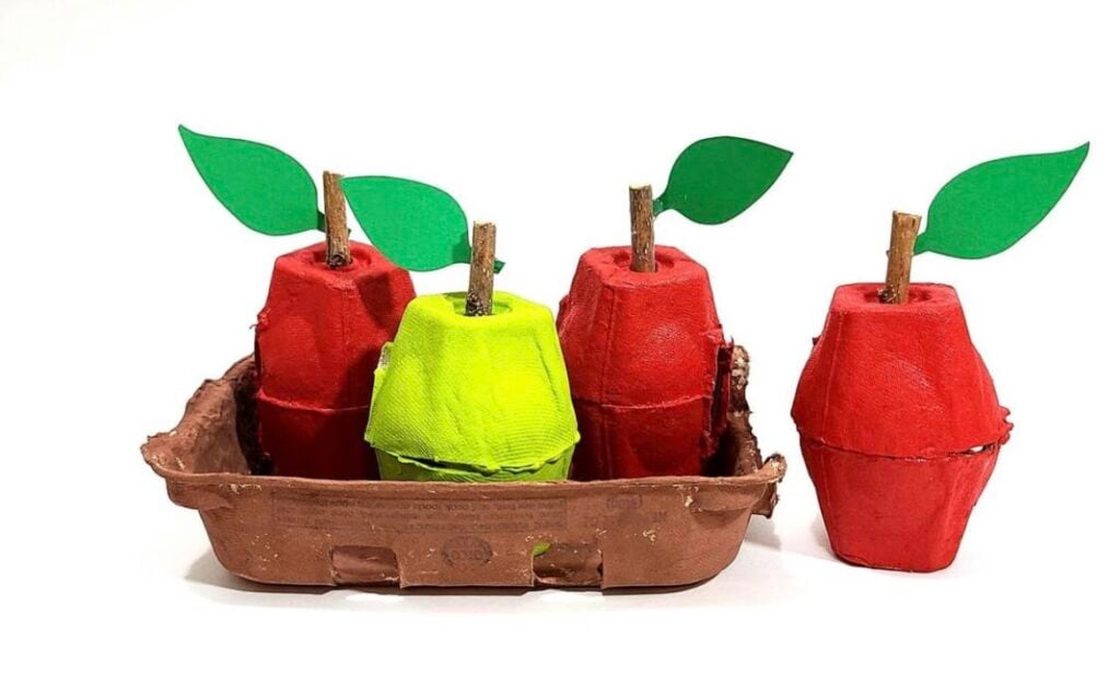 Make this Egg Carton Apple Craft with kids for Rosh Hashanah