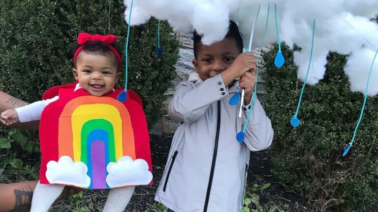 21 awesome sibling Halloween costumes kids can wear together