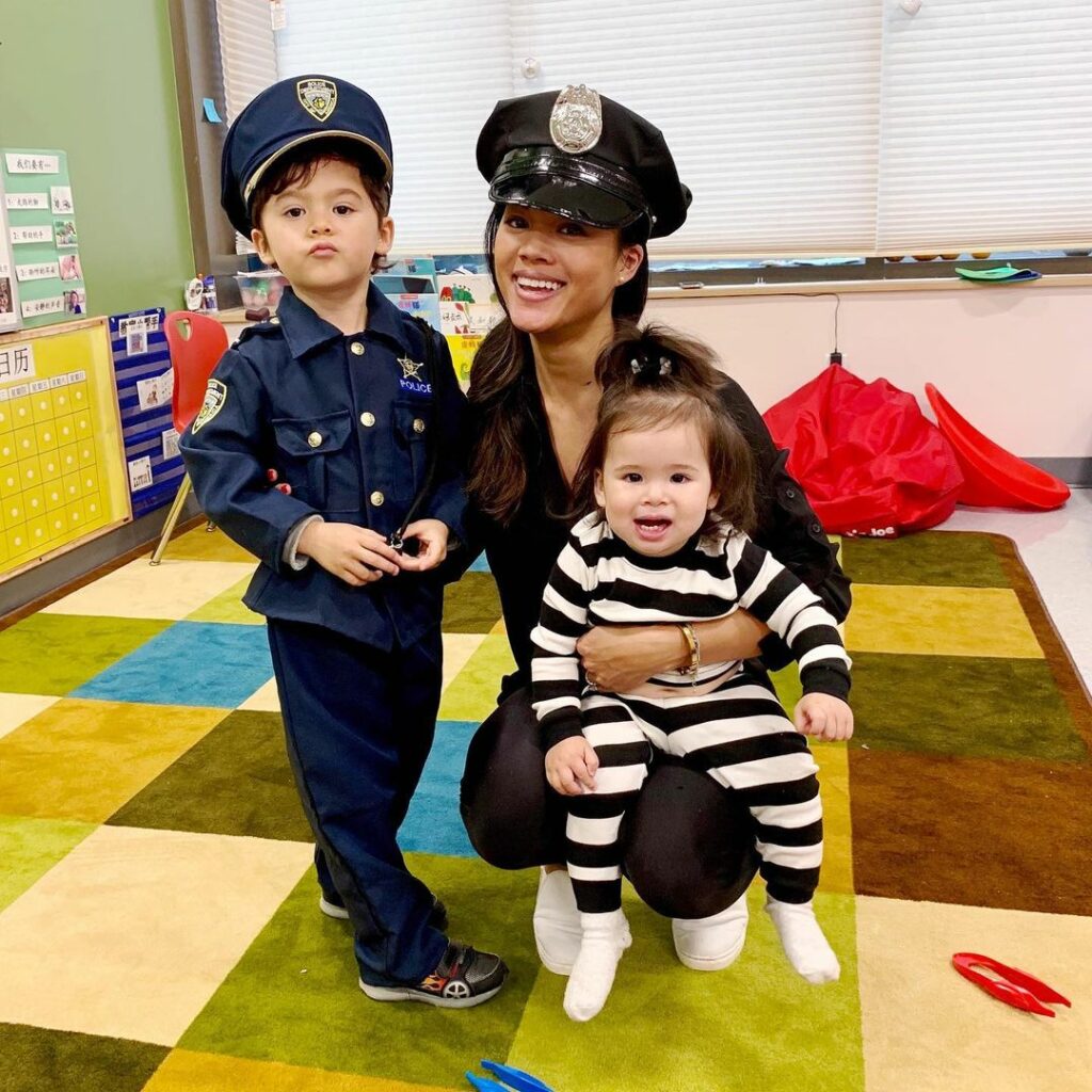 Siblings Halloween costumes - Cops and robbers