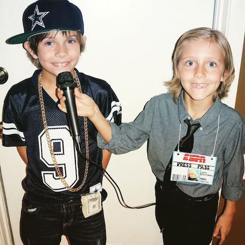 Sibling Halloween costumes - Football player and reporter