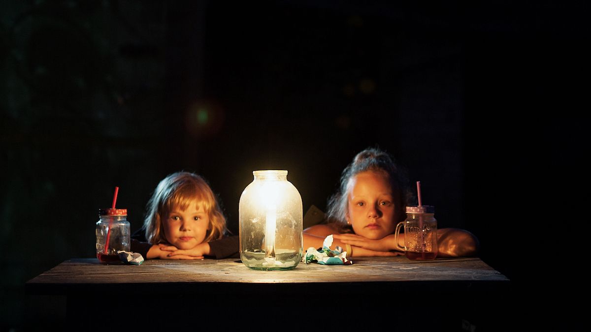Mom says living by candlelight is the trick to getting kids to go to