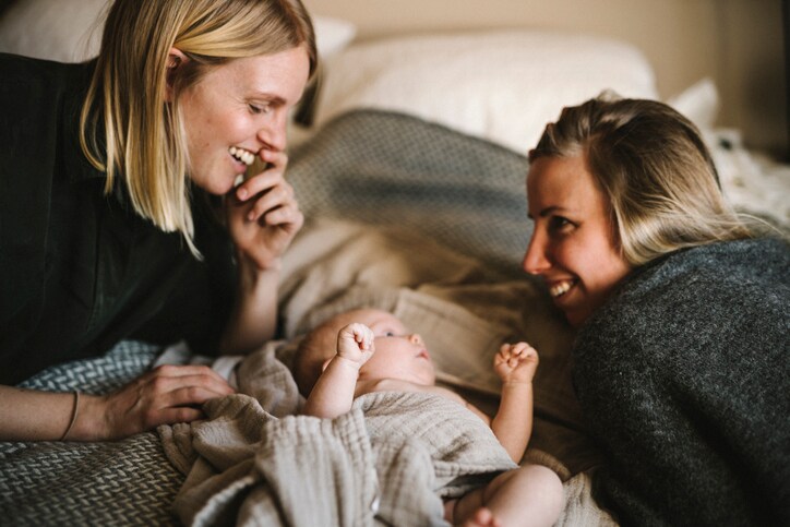 5 ways breastfeeding parents and caregivers can work together for baby