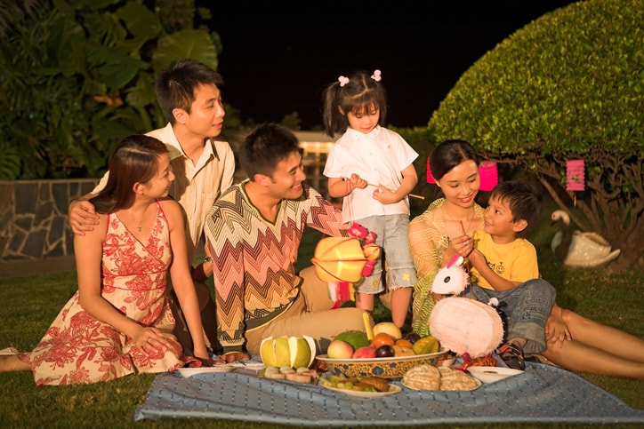 Throw a Fruit and Mooncake Picnic for mid-Autumn Festival 