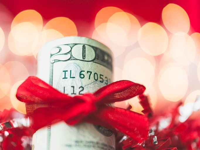 Holiday tipping guide: Who should you tip and how much?