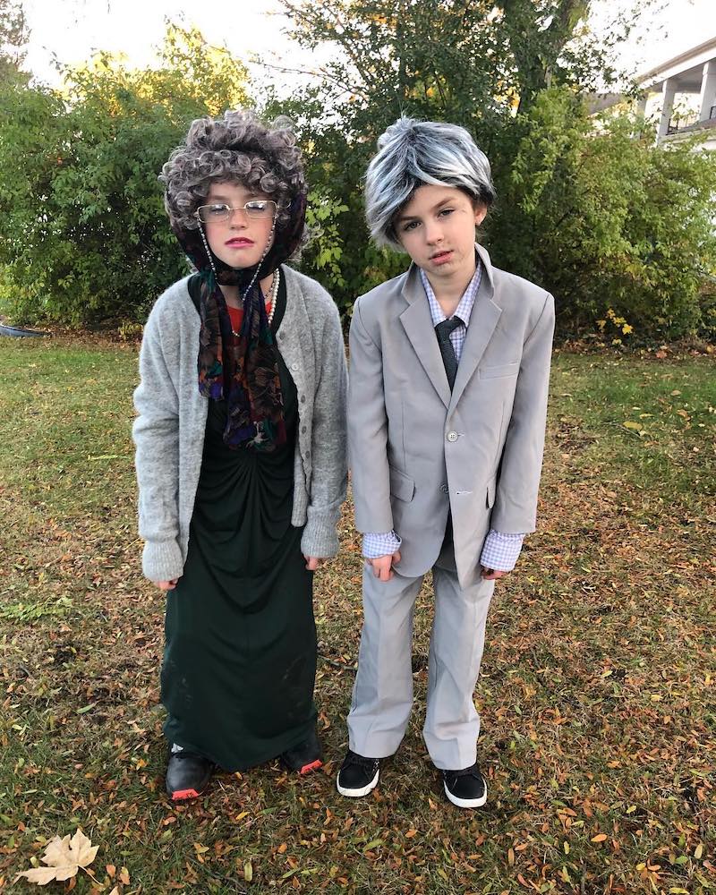 Sibling Halloween costumes - Older couple