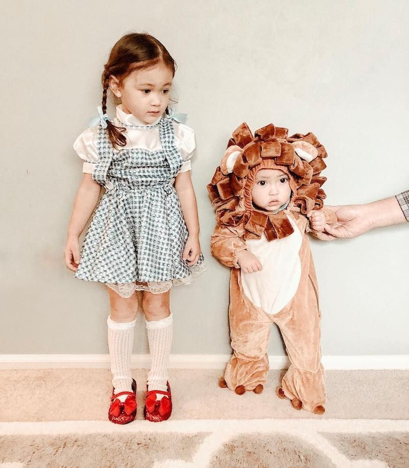 Sibling Halloween costumes - Dorothy and the Lion