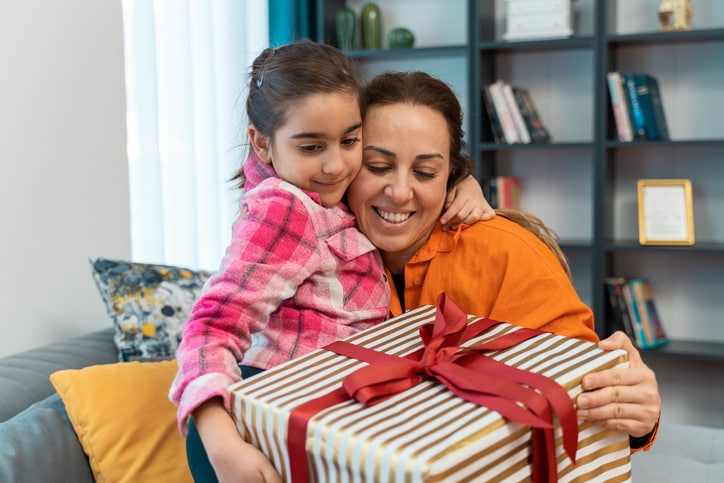 Nannies and sitters: Do you give kids presents?