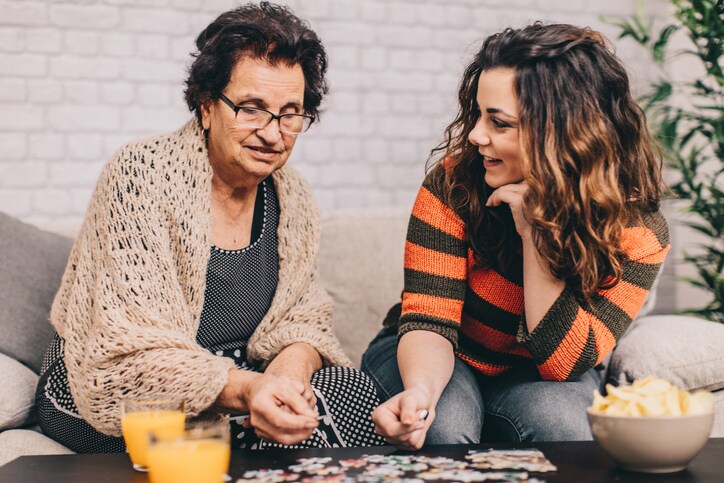 Activities and games for seniors with dementia: 11 expert-approved picks to boost their well-being