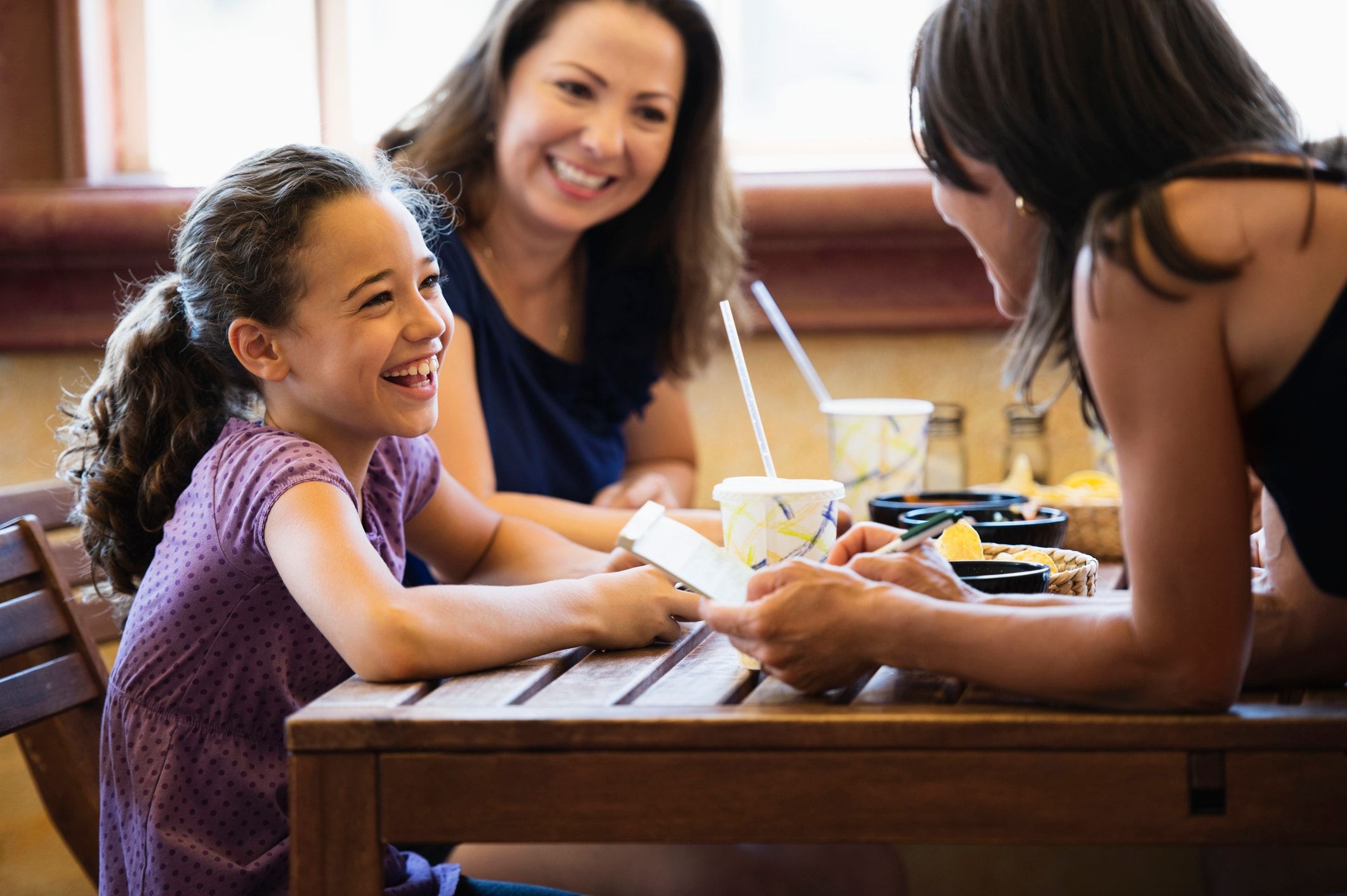 6 ideas that will help you discover the perfect kid-friendly eating places close to you