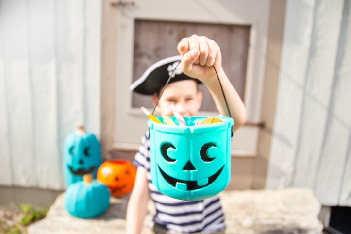 Teal Pumpkin Project: How to support kids with food allergies on Halloween