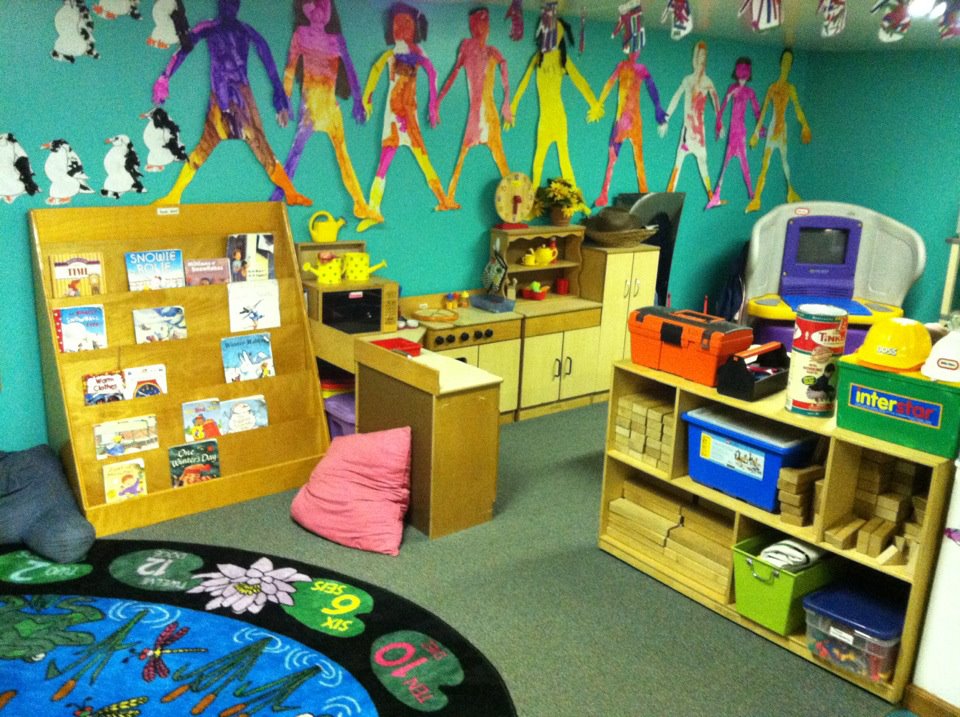 Wee Play Children's Center Logo