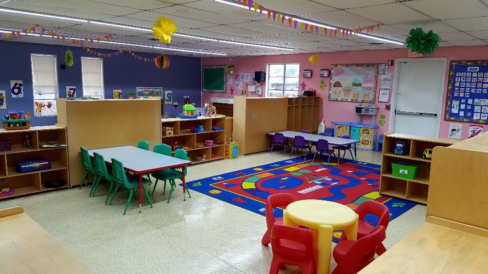Litlle Explorer's Learning Center Logo