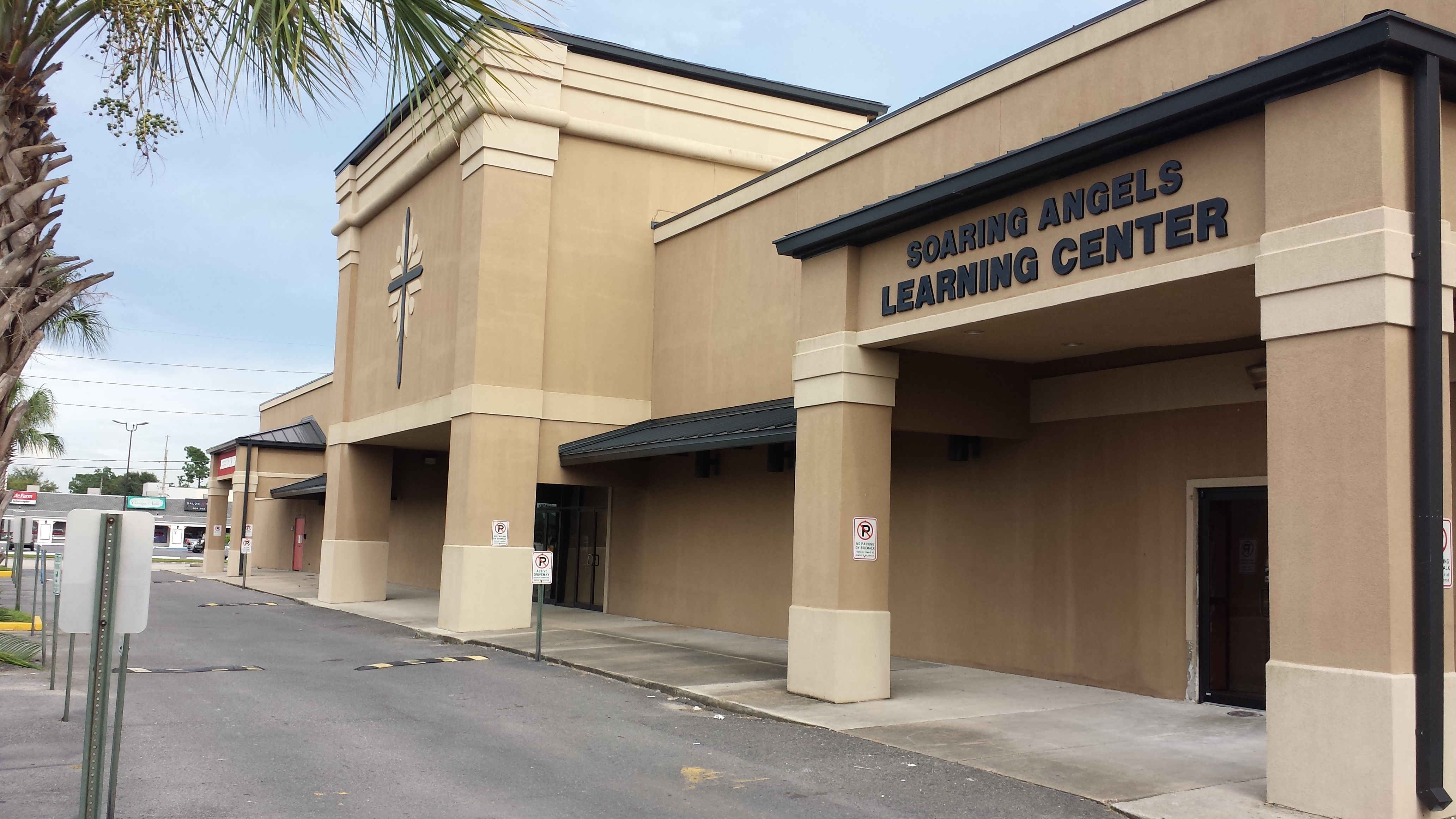 Soaring Angels Learning Center Logo