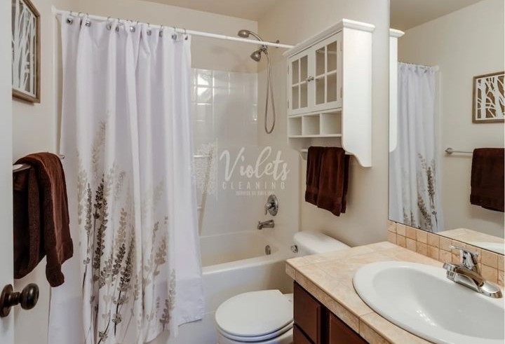 Violets Cleaning Services of SWFL INC's Photo