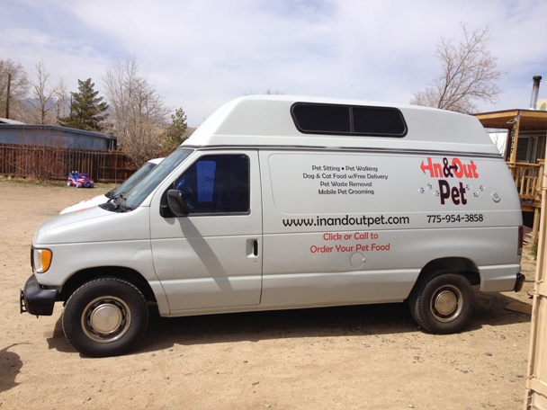 In & Out Pet's Photo