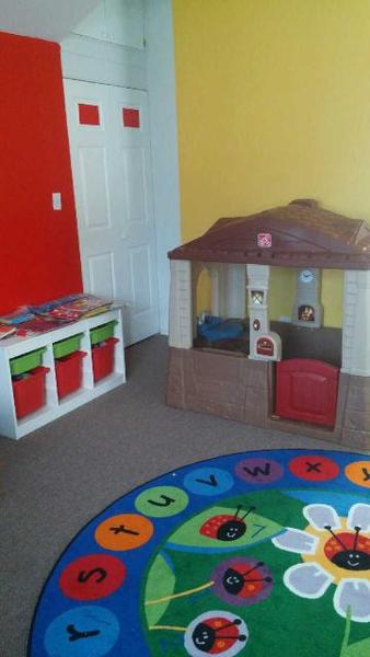Ms. Veronica's Family Daycare Logo