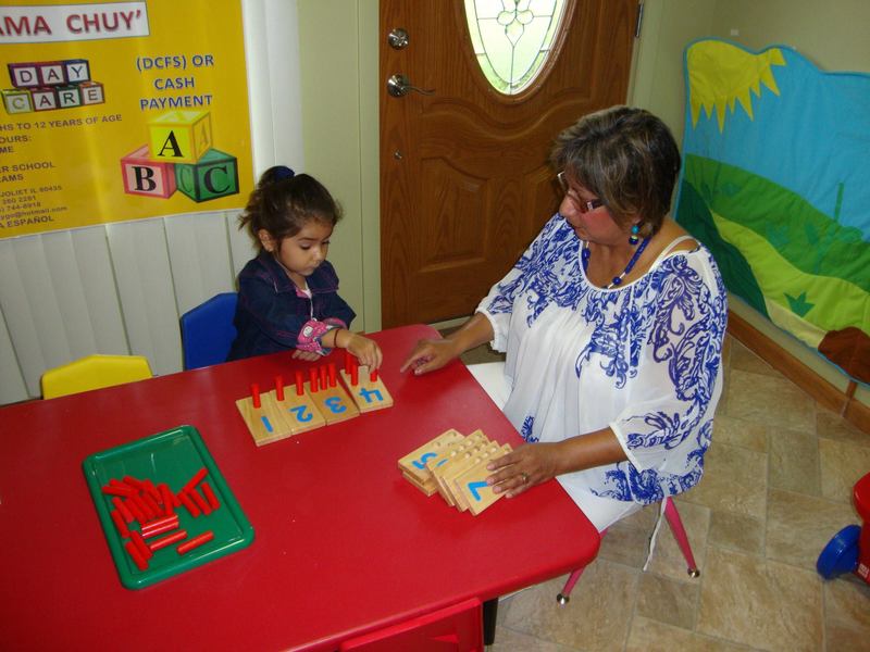 "mama Chuy" Day Care Logo