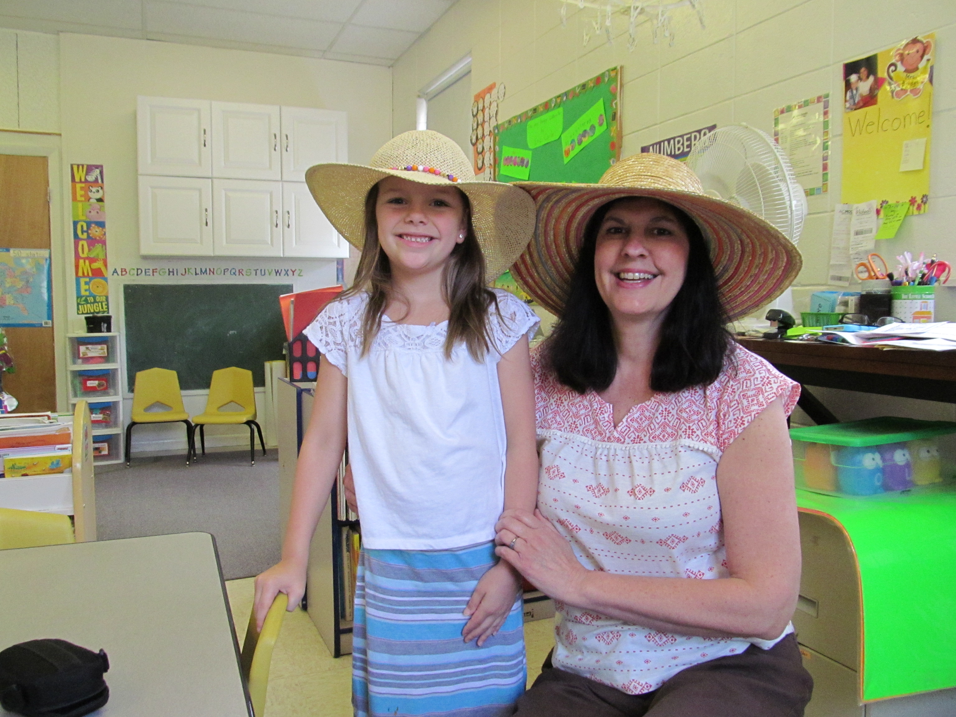 Buttonwoods School For Young Children Logo