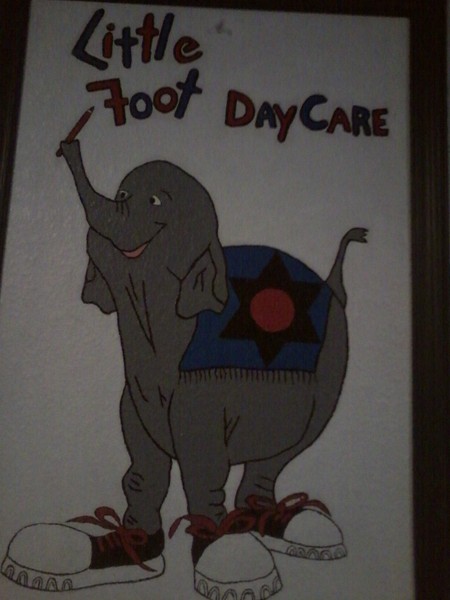 Littlefoot Daycare Logo