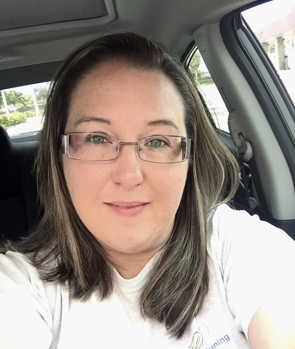 Plasha's Cleaning Service Logo