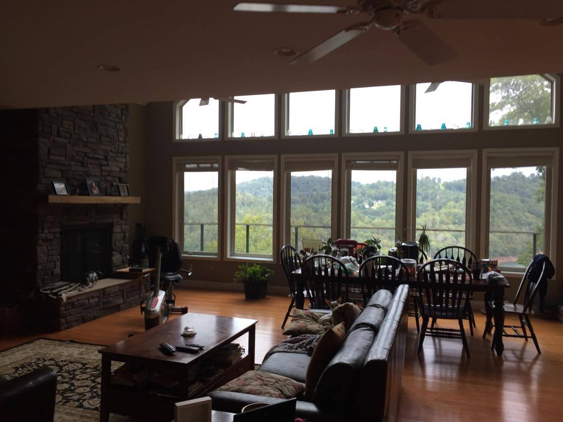 Maid 2 Clean's Photo