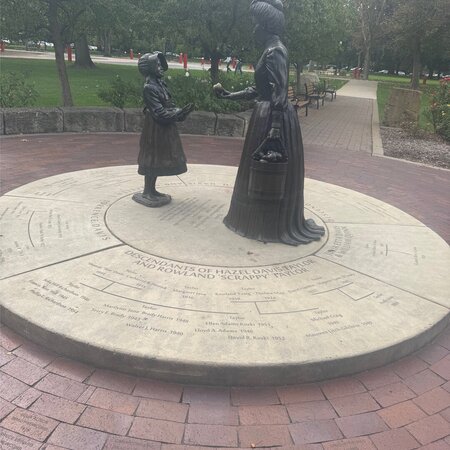 Hello, My Name Is Yolanda. I Offer Cleaning Services For Houses, Offices, And Much More. I