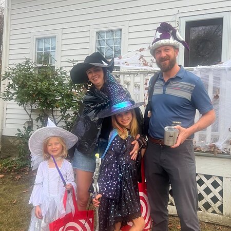 Babysitter Needed For 6 And 9 Year Old In Simsbury