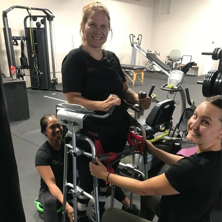 Female With Spinal Cord Injury Seeking Morning Help