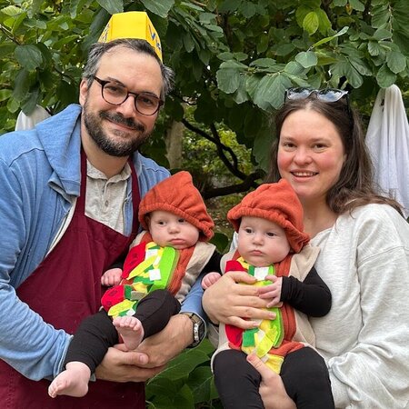 PART TIME Nanny Needed For TWINS In Glen Ellyn!